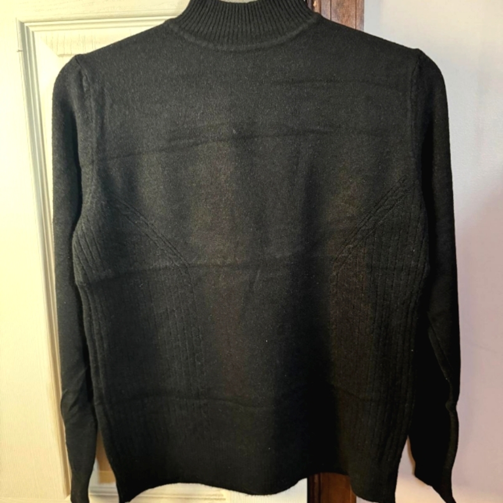 Cashmere black sweater for women